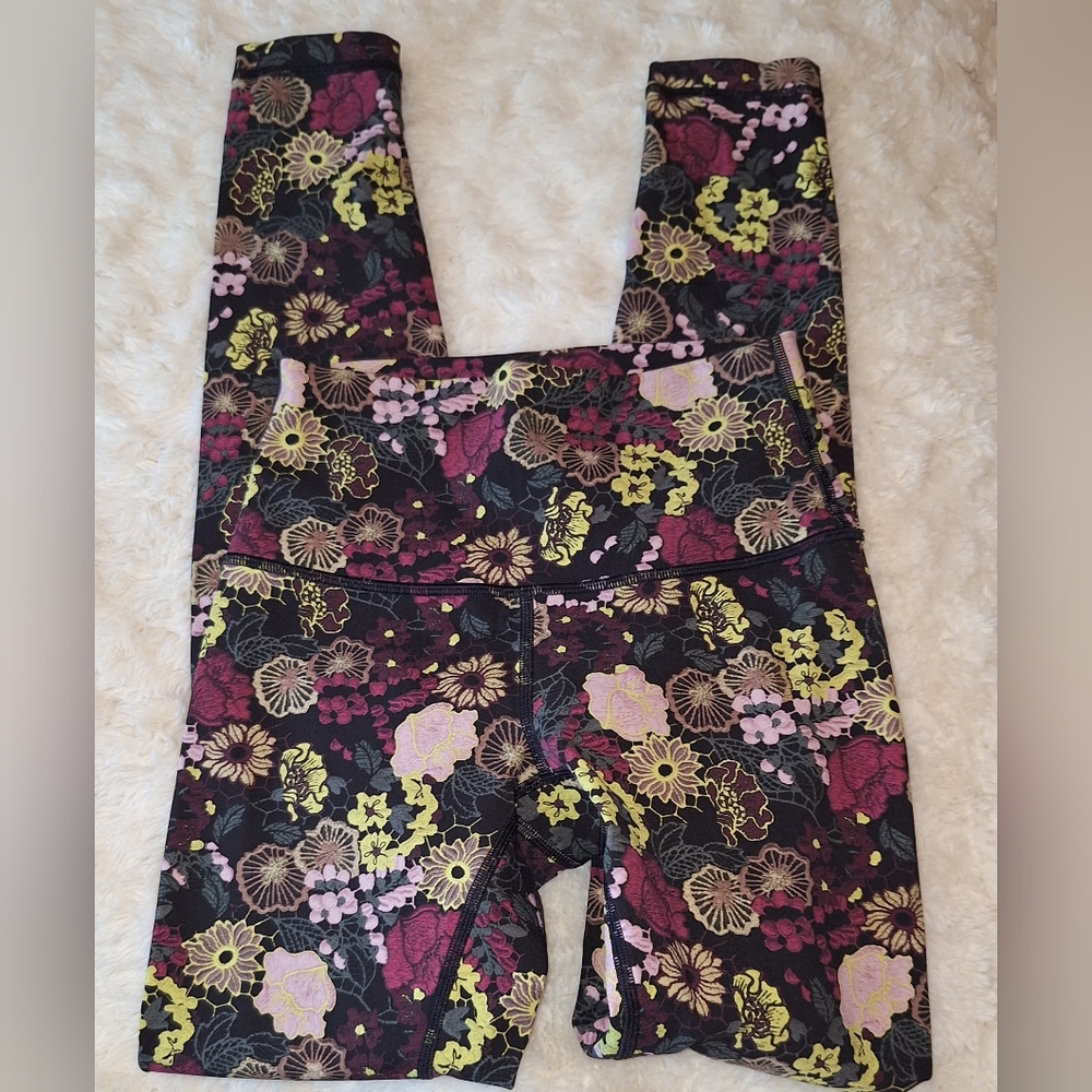 Floral Lululemon Athletic yoga pants - Picture 2 of 6